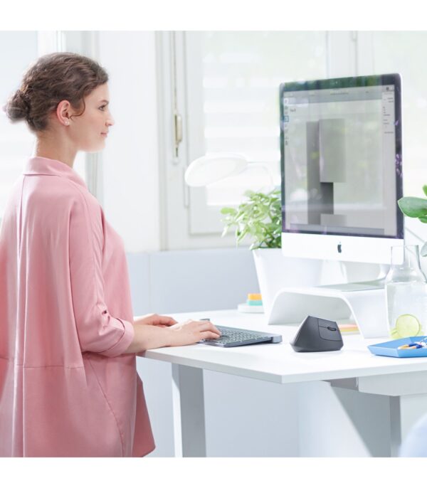 Logitech Souris ergonomique avancée MX Vertical + Bluetooth + USB-C  (910-005448)